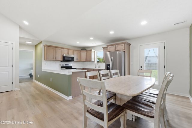 6408 Venango Dr, Louisville, KY 40258