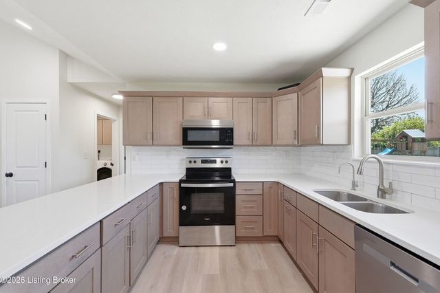 6408 Venango Dr, Louisville, KY 40258