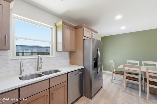6408 Venango Dr, Louisville, KY 40258