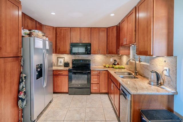 533 Pili Loko St, Paia, HI 96779