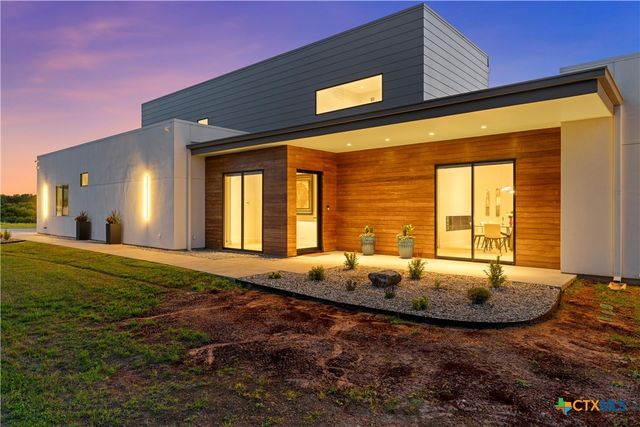 356 Bold Springs Court, West, TX 76691