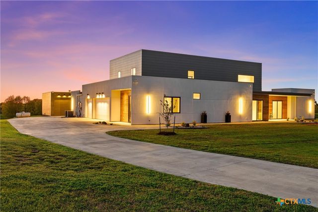 356 Bold Springs Court, West, TX 76691