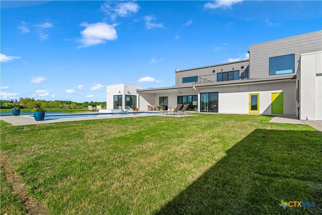 356 Bold Springs Court, West, TX 76691