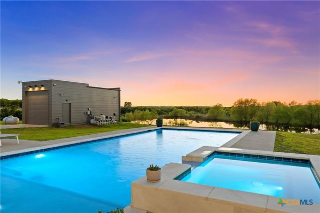 356 Bold Springs Court, West, TX 76691