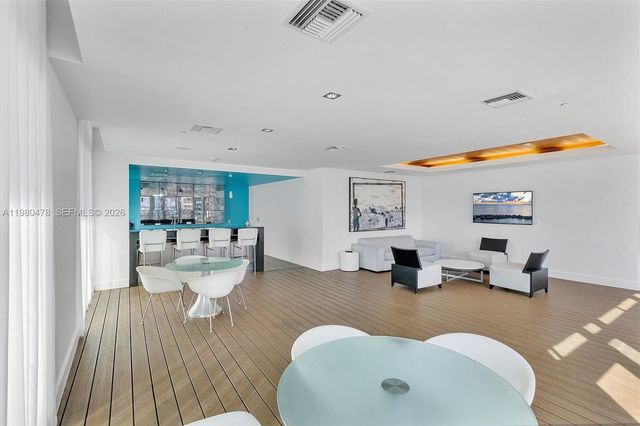 500 Brickell Ave 4101, Miami, FL 33131