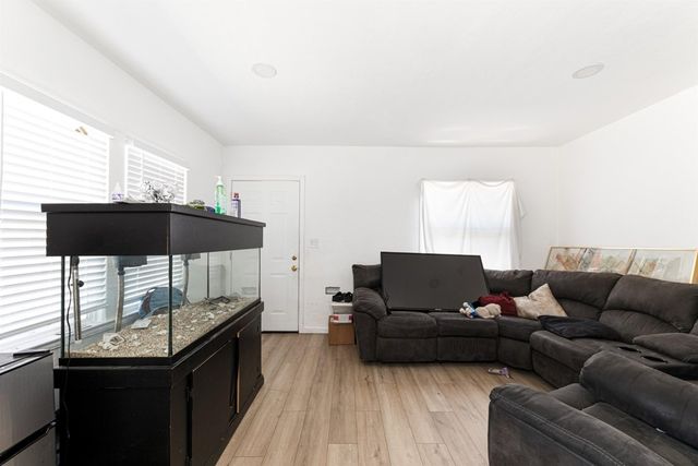 1821 74Th Ave, Oakland, CA 94621