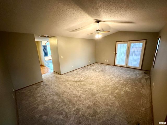 24 Appomatox Avenue, Jacksonville, IL 62650