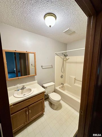 24 Appomatox Avenue, Jacksonville, IL 62650