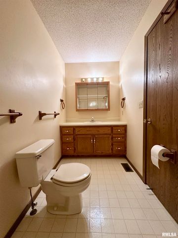 24 Appomatox Avenue, Jacksonville, IL 62650