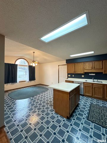 24 Appomatox Avenue, Jacksonville, IL 62650