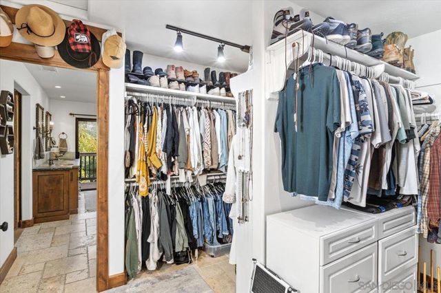 1379 Sunny Heights Road, Fallbrook, CA 92028