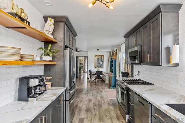 1379 Sunny Heights Road, Fallbrook, CA 92028