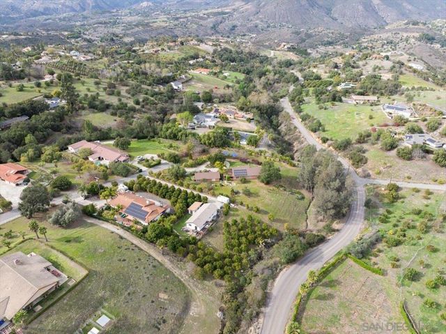 1379 Sunny Heights Road, Fallbrook, CA 92028