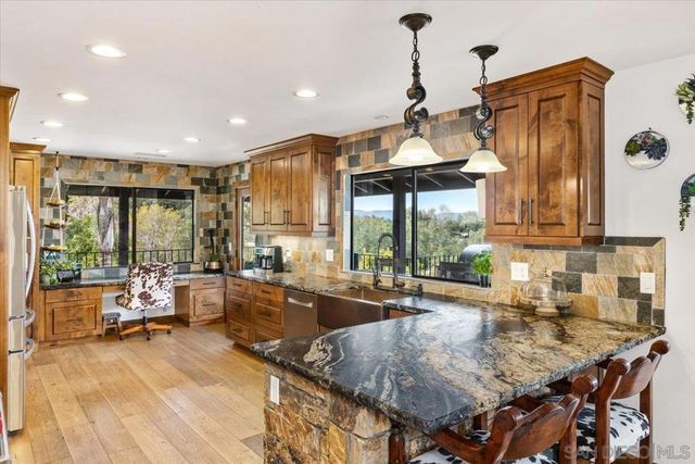 1379 Sunny Heights Road, Fallbrook, CA 92028