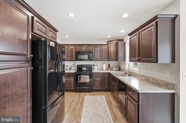 184 KENNETH DR, Leola, PA 17540