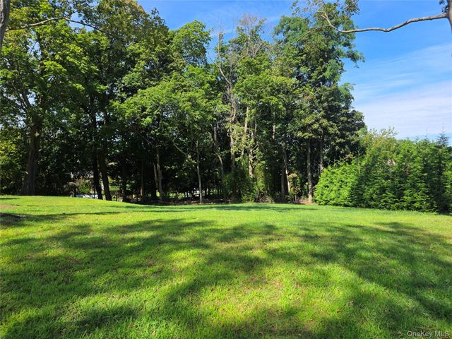 1 Gully Landing Road, Miller Place, NY 11764
