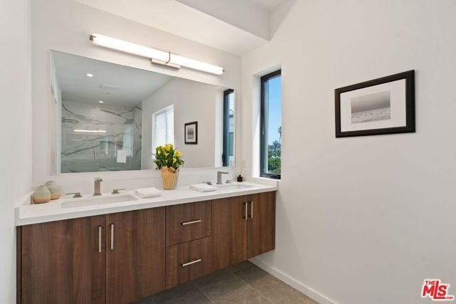 3810 S Verona Court, Los Angeles, CA 90066