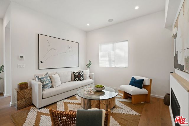 3810 S Verona Court, Los Angeles, CA 90066