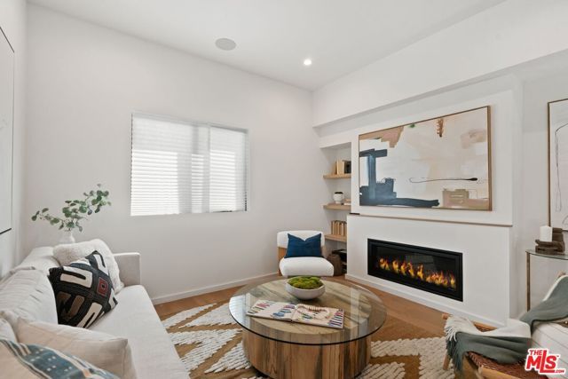 3810 S Verona Court, Los Angeles, CA 90066