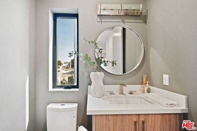3810 S Verona Court, Los Angeles, CA 90066