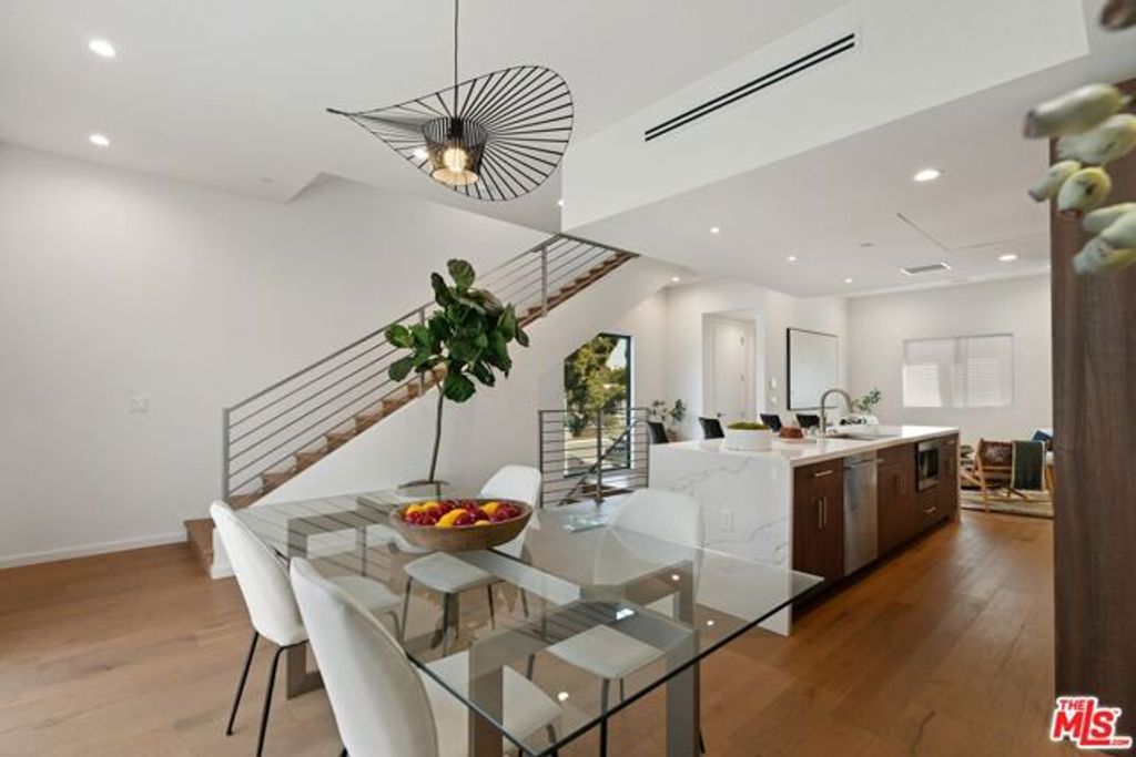 3810 S Verona Court, Los Angeles, CA 90066