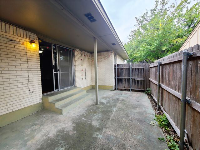 7434 Brentcove Circle, Dallas, TX 75214