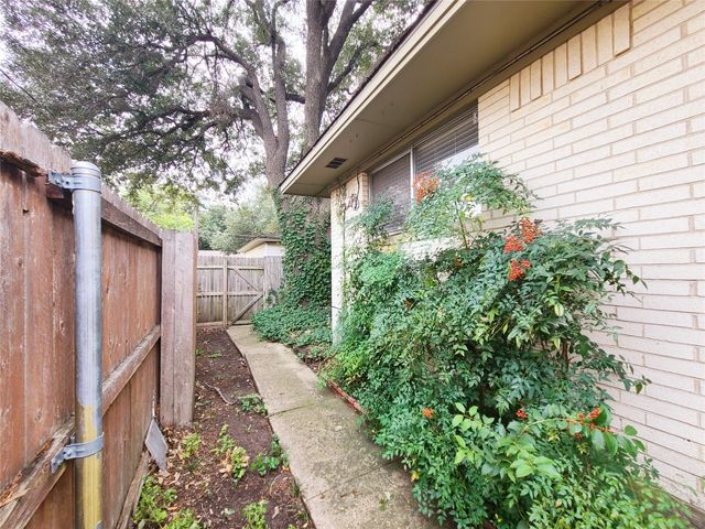 7434 Brentcove Circle, Dallas, TX 75214