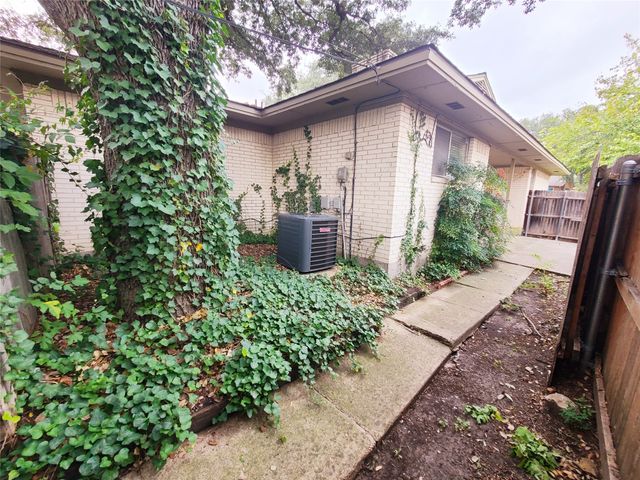 7434 Brentcove Circle, Dallas, TX 75214