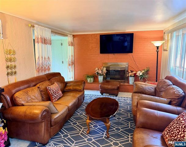 114 Sandra Drive, Totowa, NJ 07512