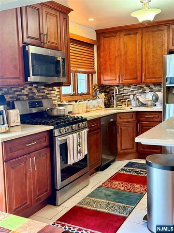 114 Sandra Drive, Totowa, NJ 07512