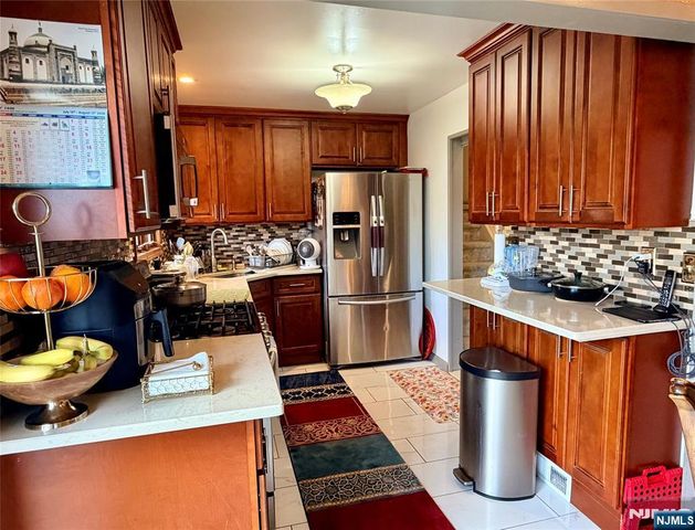 114 Sandra Drive, Totowa, NJ 07512