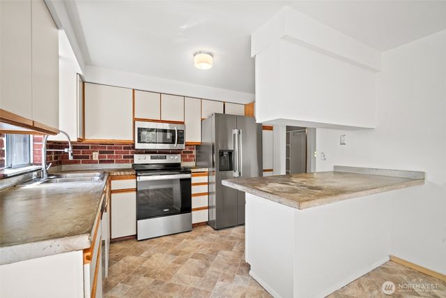5860 Hawthorne Lane, Ferndale, WA 98248