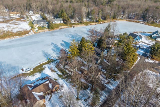 9158 Elmwood Court 185, Canadian Lakes, MI 49346