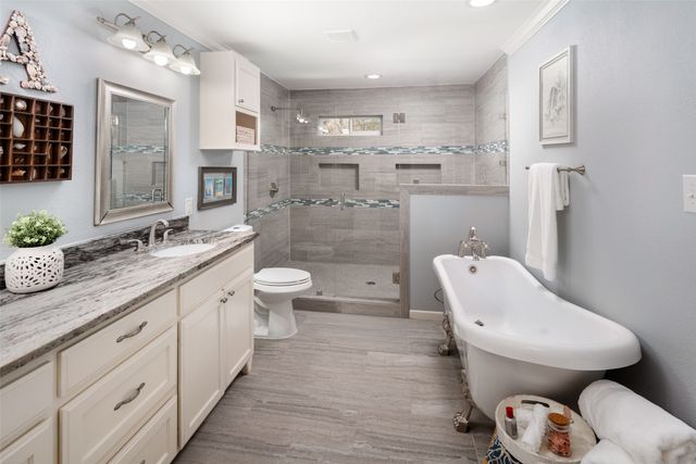 9352 Briarhurst Drive, Dallas, TX 75243