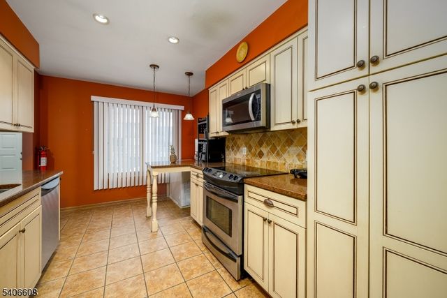 900 Valley Rd D1O, Clifton City, NJ 07013