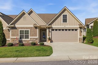 22 River Bend Lane, Fletcher, NC 28732