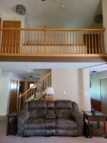 1120 W 16th Street S, Newton, IA 50208
