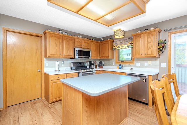 1120 W 16th Street S, Newton, IA 50208