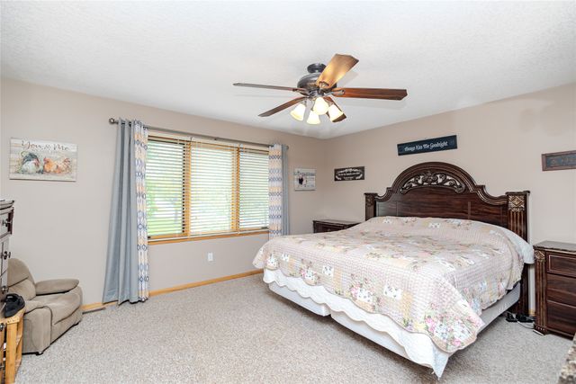 1120 W 16th Street S, Newton, IA 50208