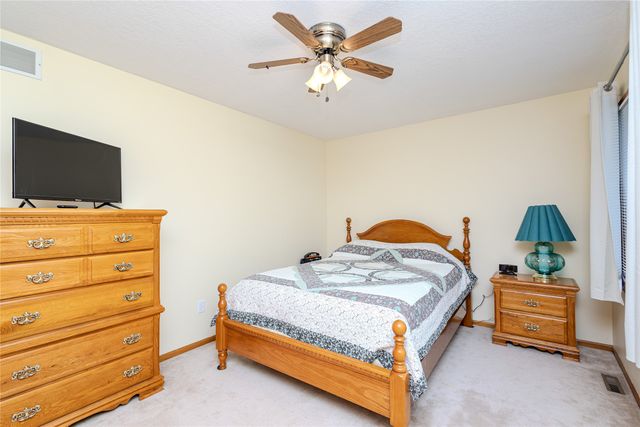 1120 W 16th Street S, Newton, IA 50208