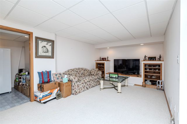1120 W 16th Street S, Newton, IA 50208