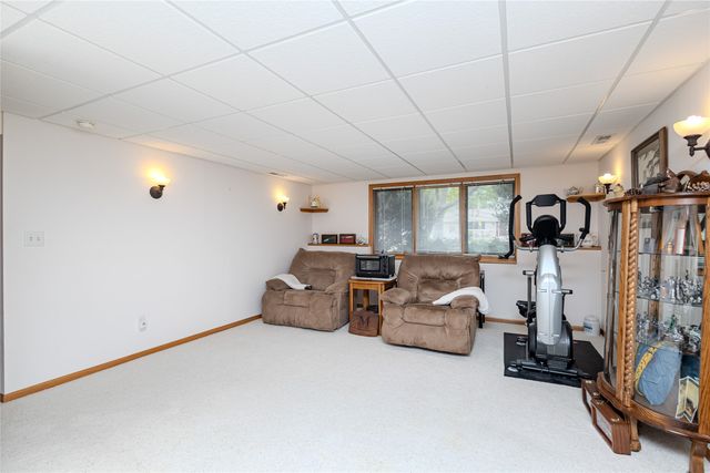 1120 W 16th Street S, Newton, IA 50208