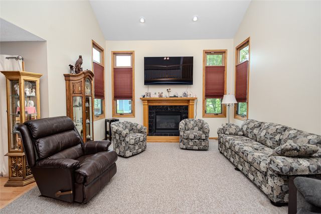 1120 W 16th Street S, Newton, IA 50208
