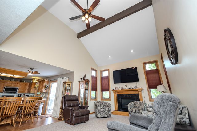 1120 W 16th Street S, Newton, IA 50208