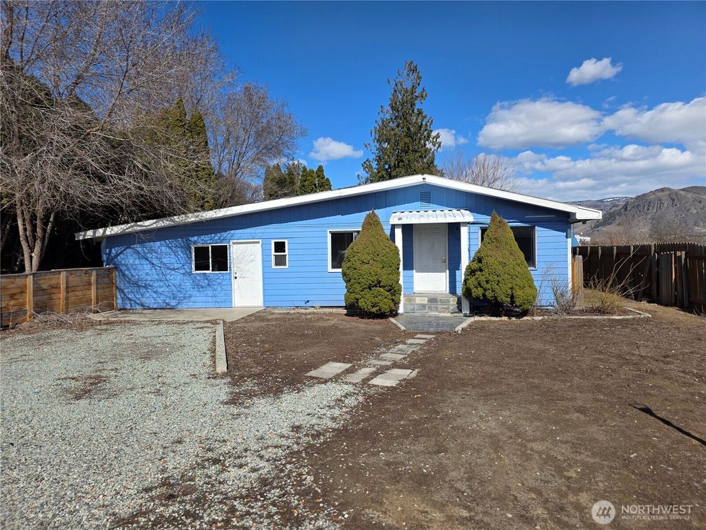 1009 17th Avenue, Oroville, WA 98844