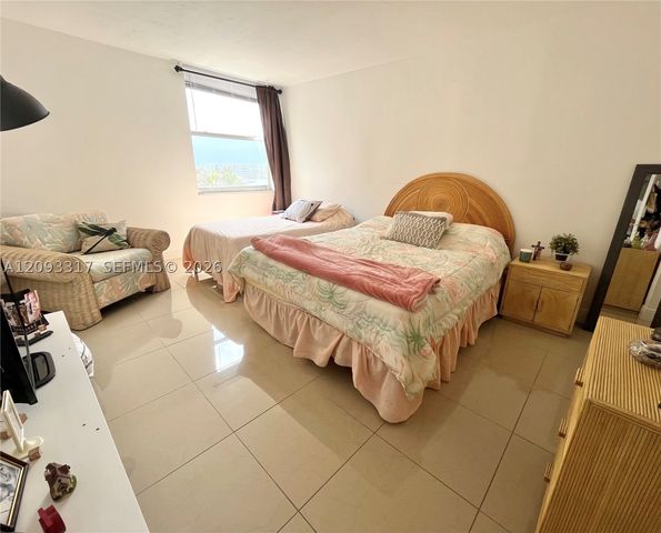 2935 NE 163rd St 5P, North Miami Beach, FL 33160