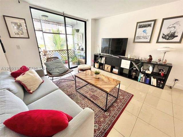 2935 NE 163rd St 5P, North Miami Beach, FL 33160