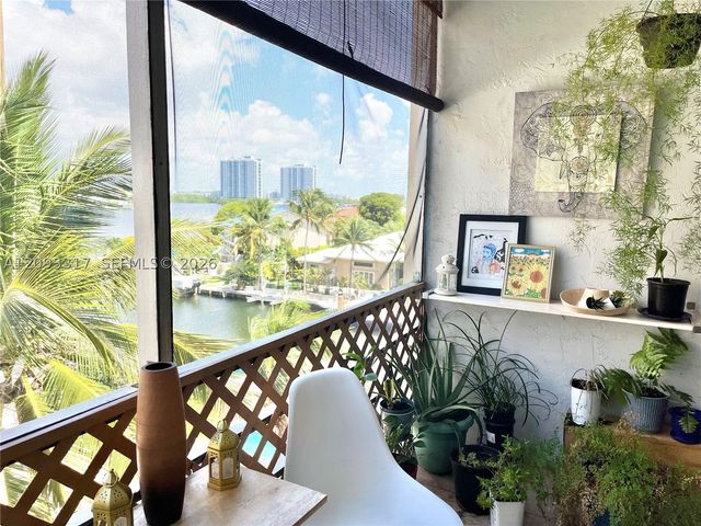 2935 NE 163rd St 5P, North Miami Beach, FL 33160