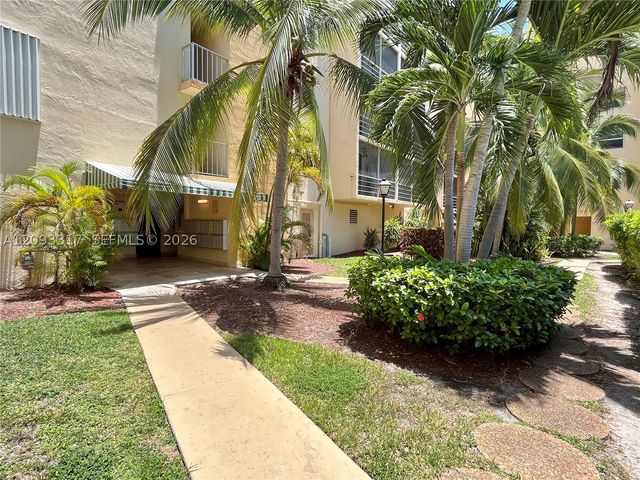 2935 NE 163rd St 5P, North Miami Beach, FL 33160