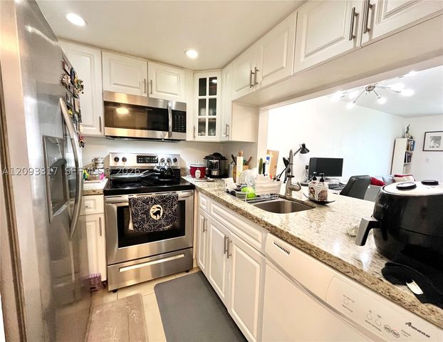 2935 NE 163rd St 5P, North Miami Beach, FL 33160